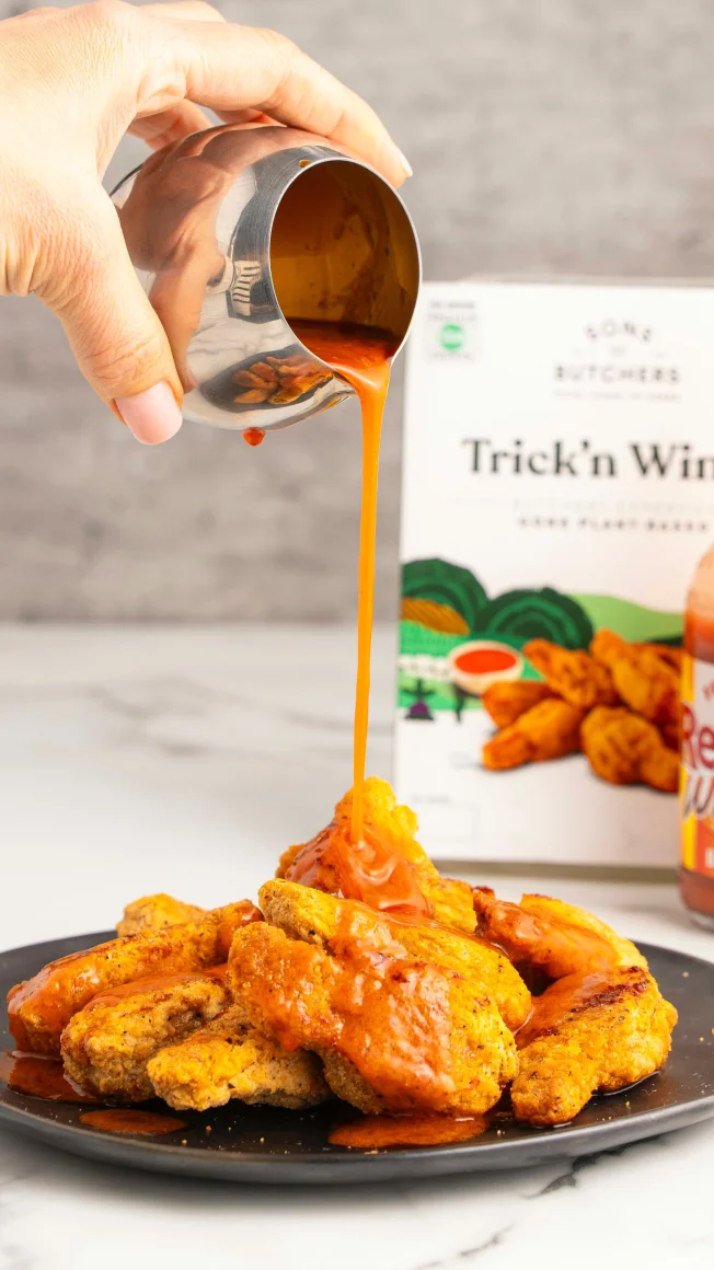 Spice up your weekly plant based dinner with our Trick’n Wings and hot sauce🤤 